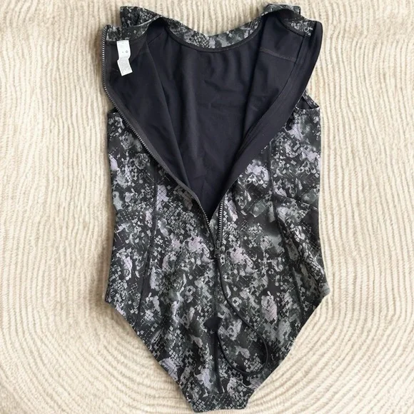 Lululemon Zip Back Paddle Swim Suit
Hideaway Multi Print Size 8 High Neck - Picture 5 of 12